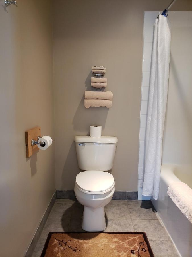 Lamplighter Inn Three Hills Extérieur photo