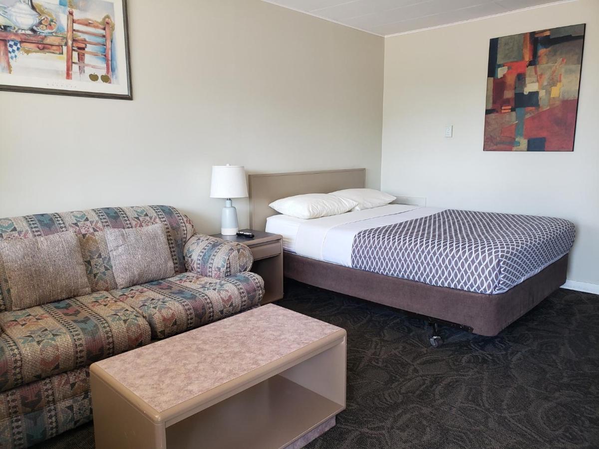 Lamplighter Inn Three Hills Extérieur photo